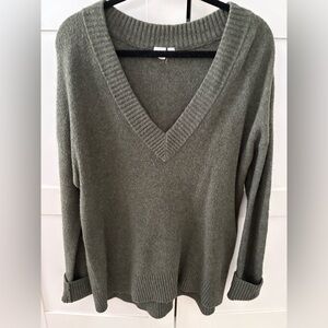 Gap women’s XL v neck sweater olive green